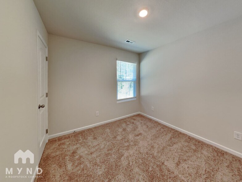 Building Photo - 155 Royal Mdw Dr