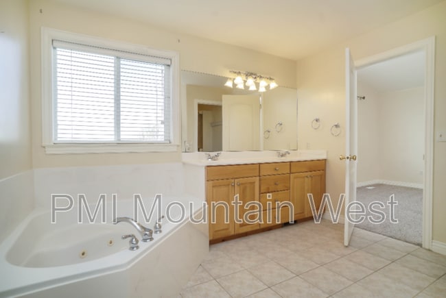 Building Photo - 144 S Mountain Rd