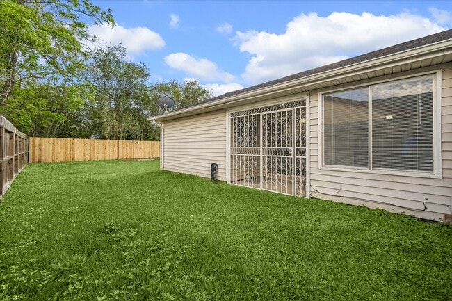 Building Photo - 10143 Towne Mist Dr