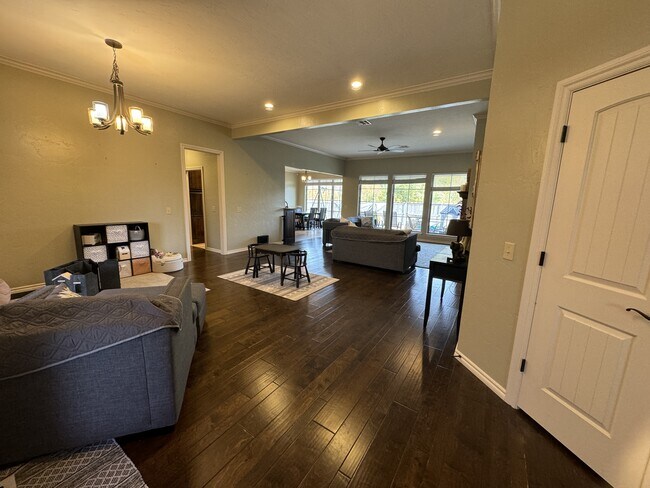 Building Photo - 2001 Mt Vernon Rd