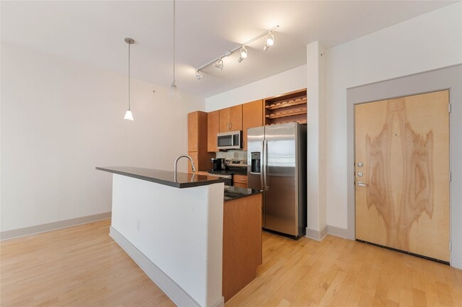 Building Photo - 1901 Post Oak Blvd