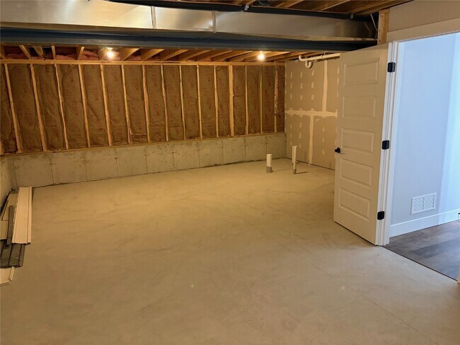 Building Photo - 1158 Marathon Dr