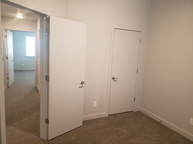 Building Photo - 1st Floor Unit