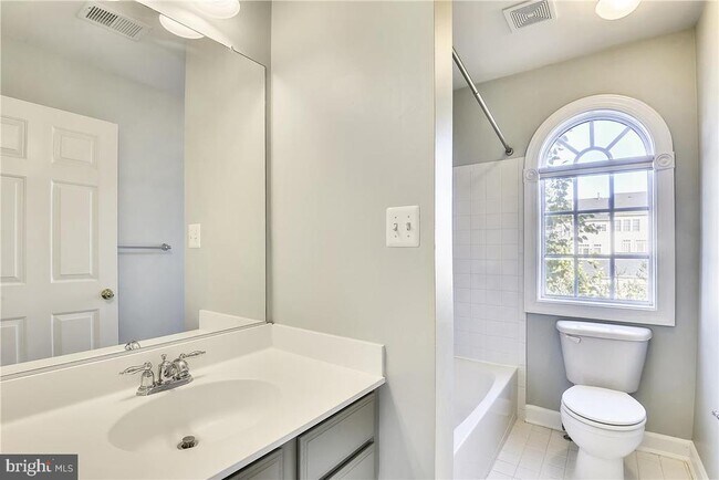 Building Photo - 12923 Benton Park Cir