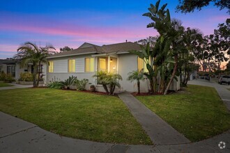 Building Photo - Beautiful Summer Home | Gorgoeus Yard | 3-...