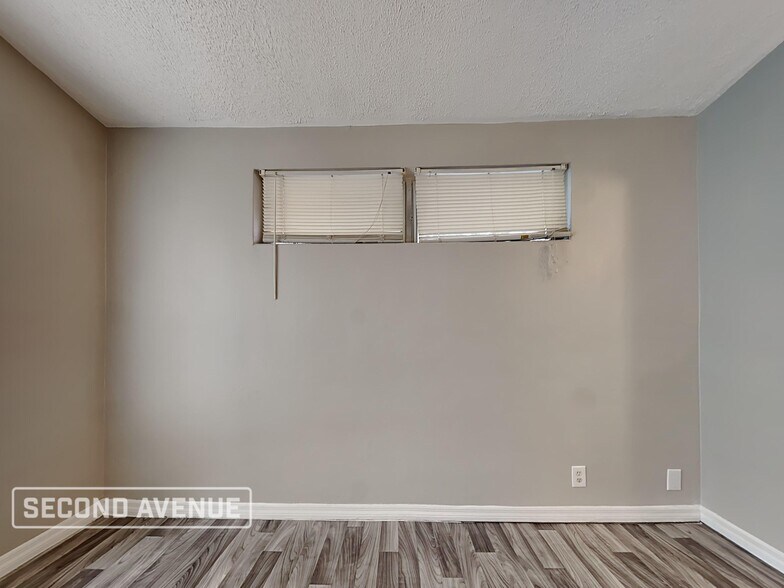 Building Photo - 3815 Rendale Dr N