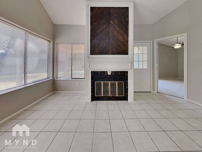 Building Photo - 10826 Riana Dr