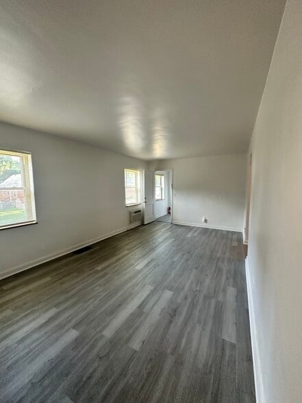 Building Photo - 2631 Bremont Ave