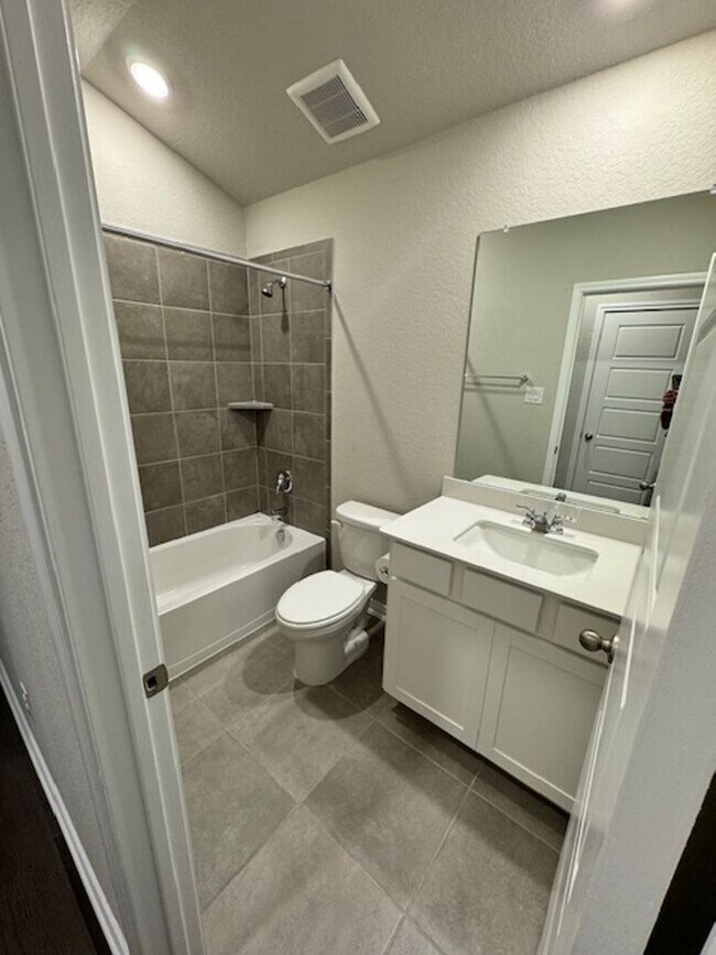 Building Photo - Ready For Move In - 9/1/25 New - 1 Story -...