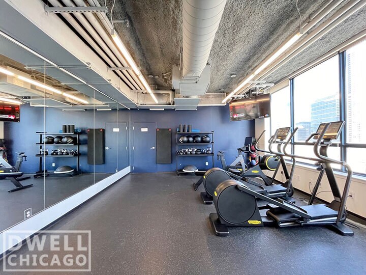 Building Photo - 776 W Quincy St