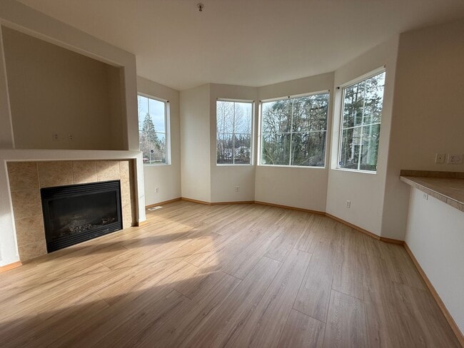 Building Photo - Three Bedroom Townhome in DuPont