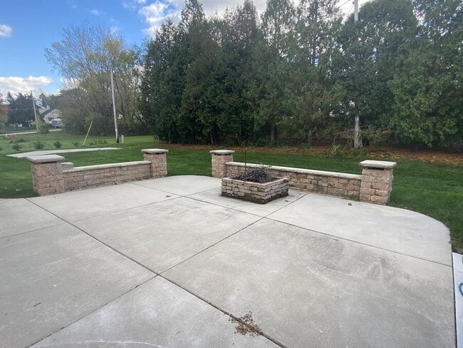 Building Photo - 18105 Milwaukee Ave