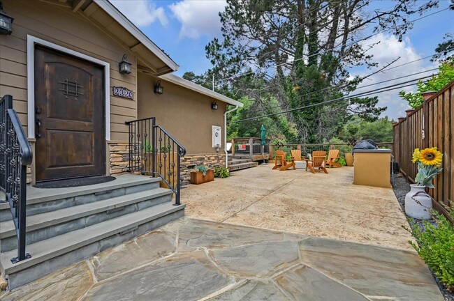 Building Photo - 2320 Rollingwood Dr
