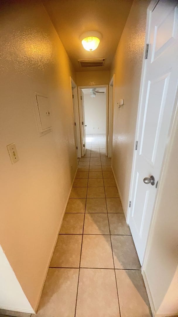 Building Photo - Spacious 2-Bedroom Duplex for Rent