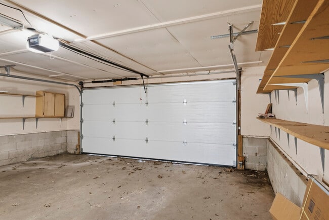 Building Photo - 1903 Sumac Dr