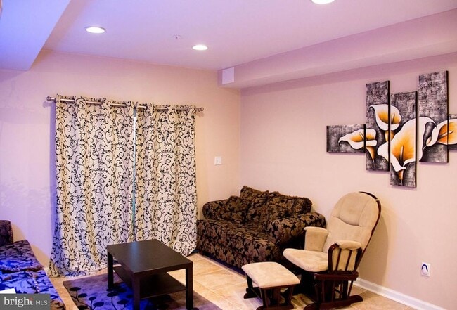Building Photo - 211 Silverbell Ct