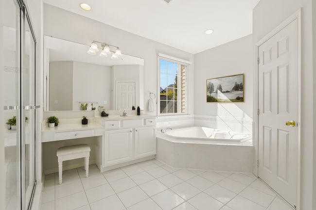 Building Photo - 1022 Crestfield Dr