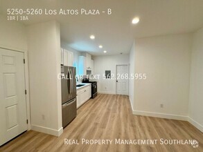 Building Photo - 5250-5260 Los Altos Plaza-B