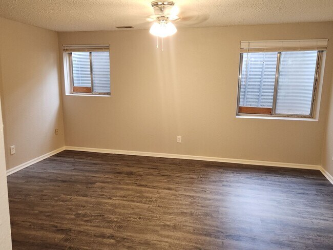 Building Photo - Fantastic Condo at Lexington Village!