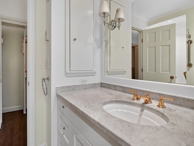 Building Photo - 1 Month Free | Luxury 3BR Home in Prospect Hill