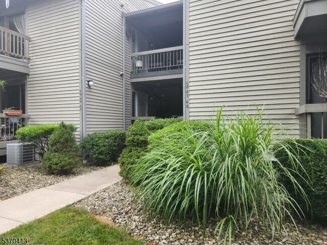 Building Photo - 43 Sam Bonnell Dr