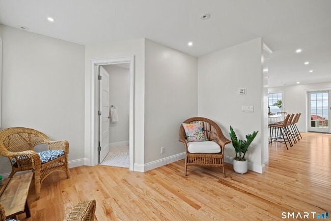 Building Photo - 18 Bel Aire Manor