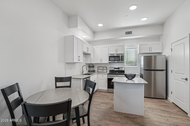 Building Photo - 3021 W Williams Dr