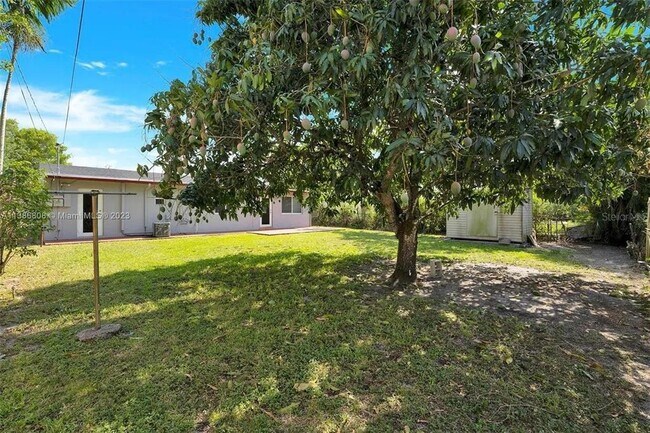 Building Photo - 437 Swan Ave