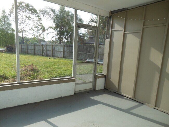 Building Photo - 10629 101st St N