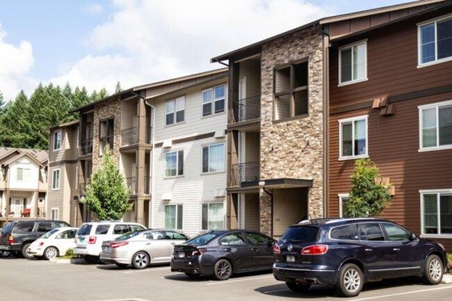 Building Photo - Gorgeous 2 Bedroom 1 Bath top floor Privat...