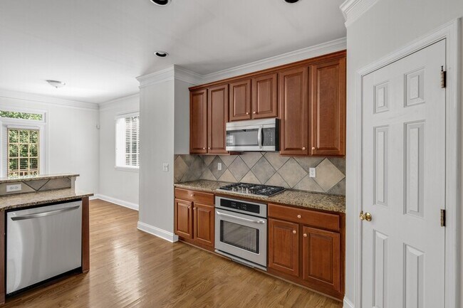 Building Photo - 1240 Dunwoody Cove