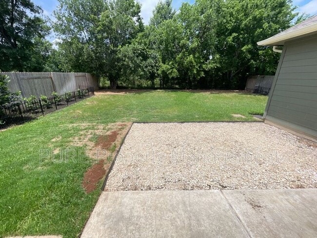 Building Photo - 716 Expedition Way