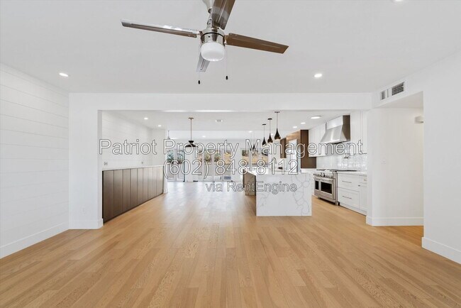 Building Photo - 8515 N 13th Pl