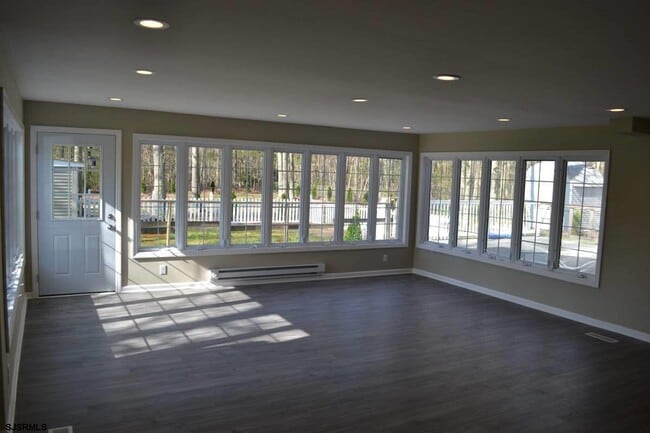 Building Photo - 321 Dogwood Ave