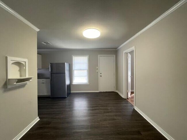 Building Photo - 1105 Fisher St