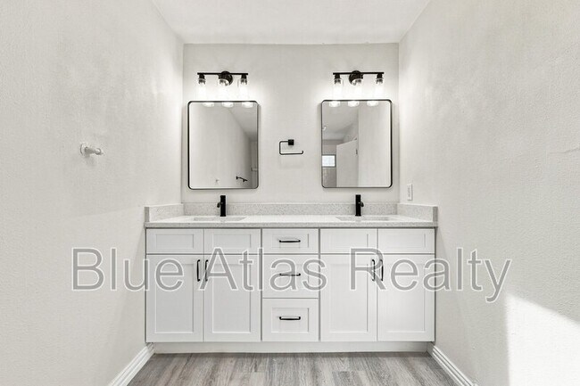 Building Photo - 6008 Golden Gate Dr