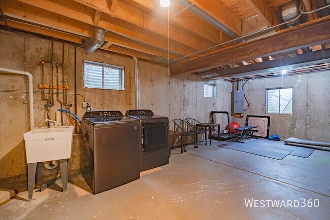 Building Photo - 164 Forestview Ct