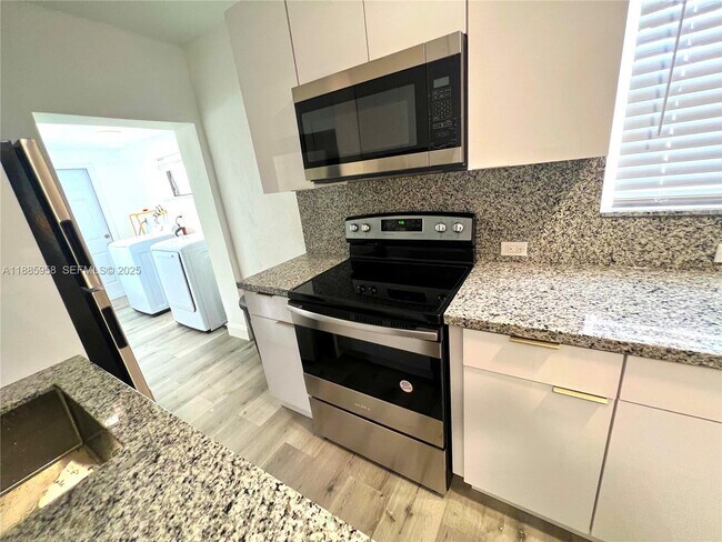 Building Photo - 140 NW 124th St