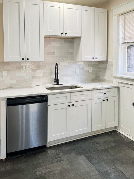 Building Photo - 2224 Miami St