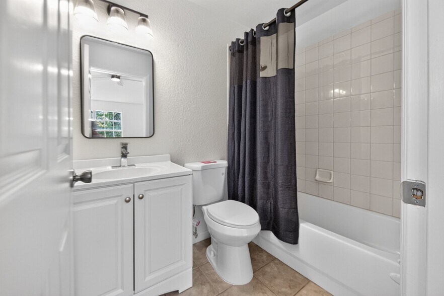 Building Photo - 4214 Plantation Cove Dr