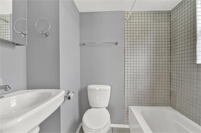 Building Photo - 102 N Caroline Pl