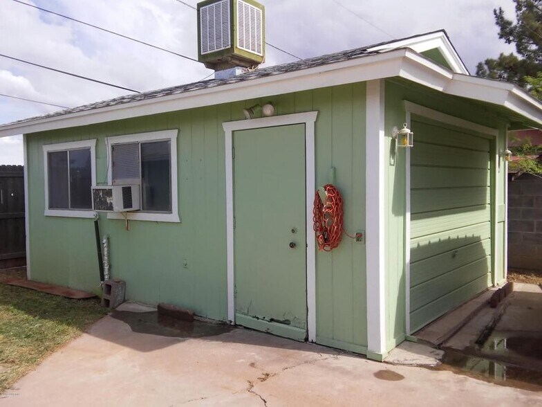 Building Photo - 1033 S 5th St