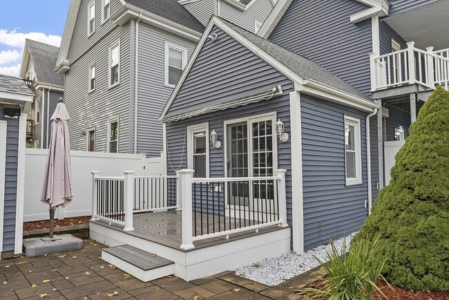 Building Photo - 17 Parker St