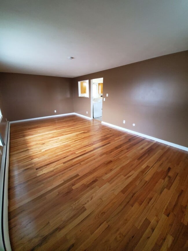Building Photo - Charming 2 Bedroom, 1 bath- Lyncourt