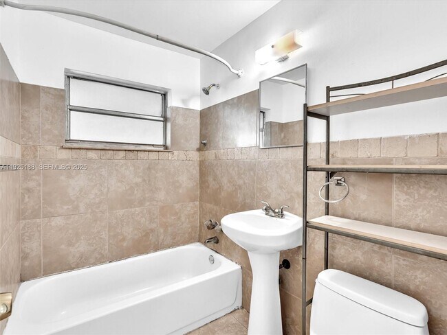 Building Photo - 1624 S 23rd Ave