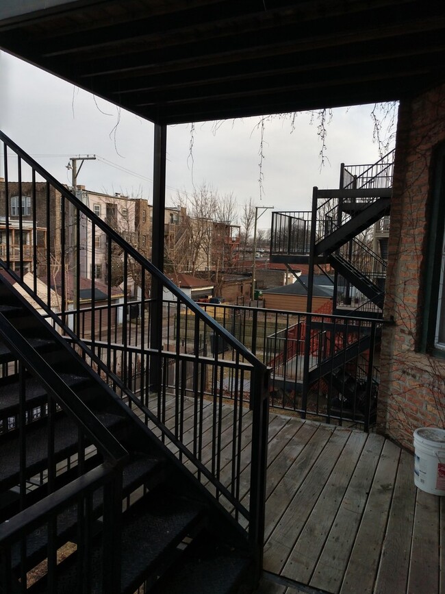 Building Photo - 6219 S Rhodes Ave