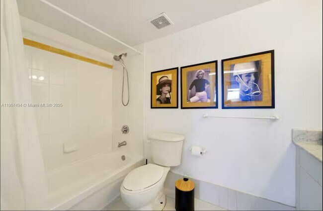 Building Photo - 1200 Brickell Bay Dr