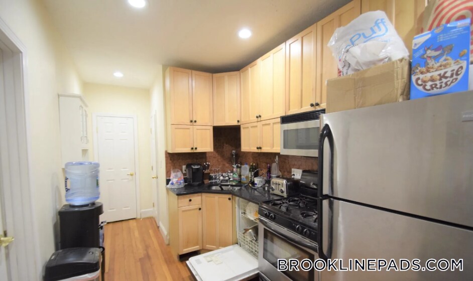 Building Photo - 73 Thatcher St