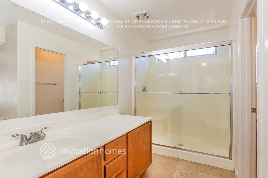 Building Photo - 9121 W MacKenzie Dr