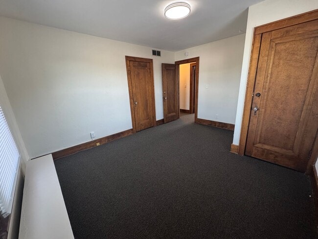 Building Photo - Old Charm, New Shine — Spacious 4 Bed Home...